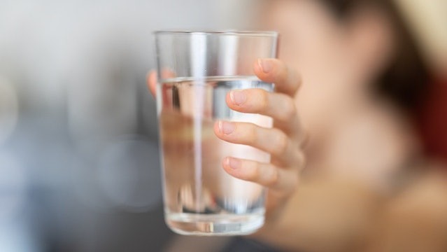 Bệnh trở nặng vì tin nước nóng là ‘thần dược’ chữa đau dạ dày